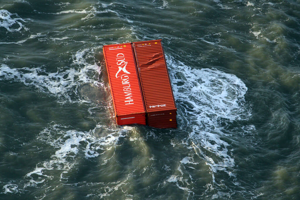 Rode en bruine containers MSC Zoe